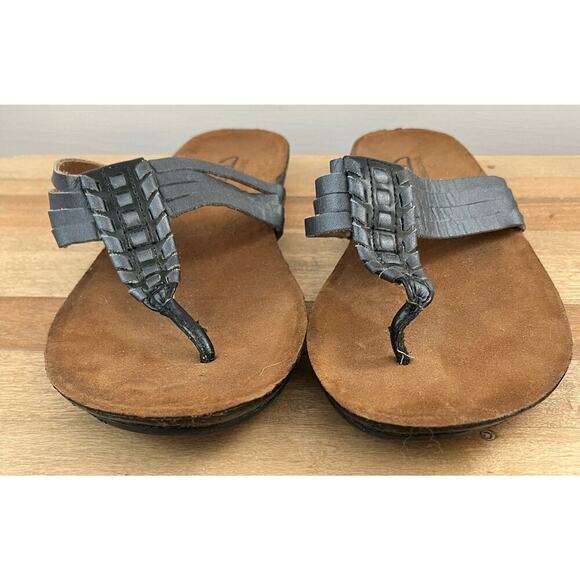 Clarks Bendable Silver Metallic Leather Thong Sandals-Size 7 - Picture 3 of 6